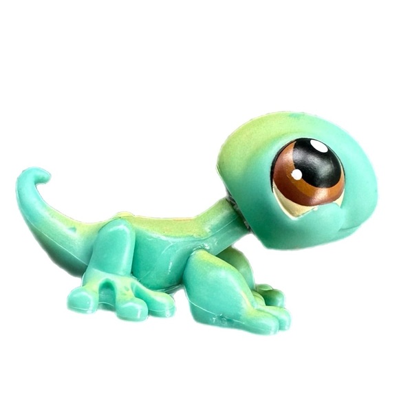 Littlest Pet Shop Green Gecko #111 2007 - Picture 2 of 4